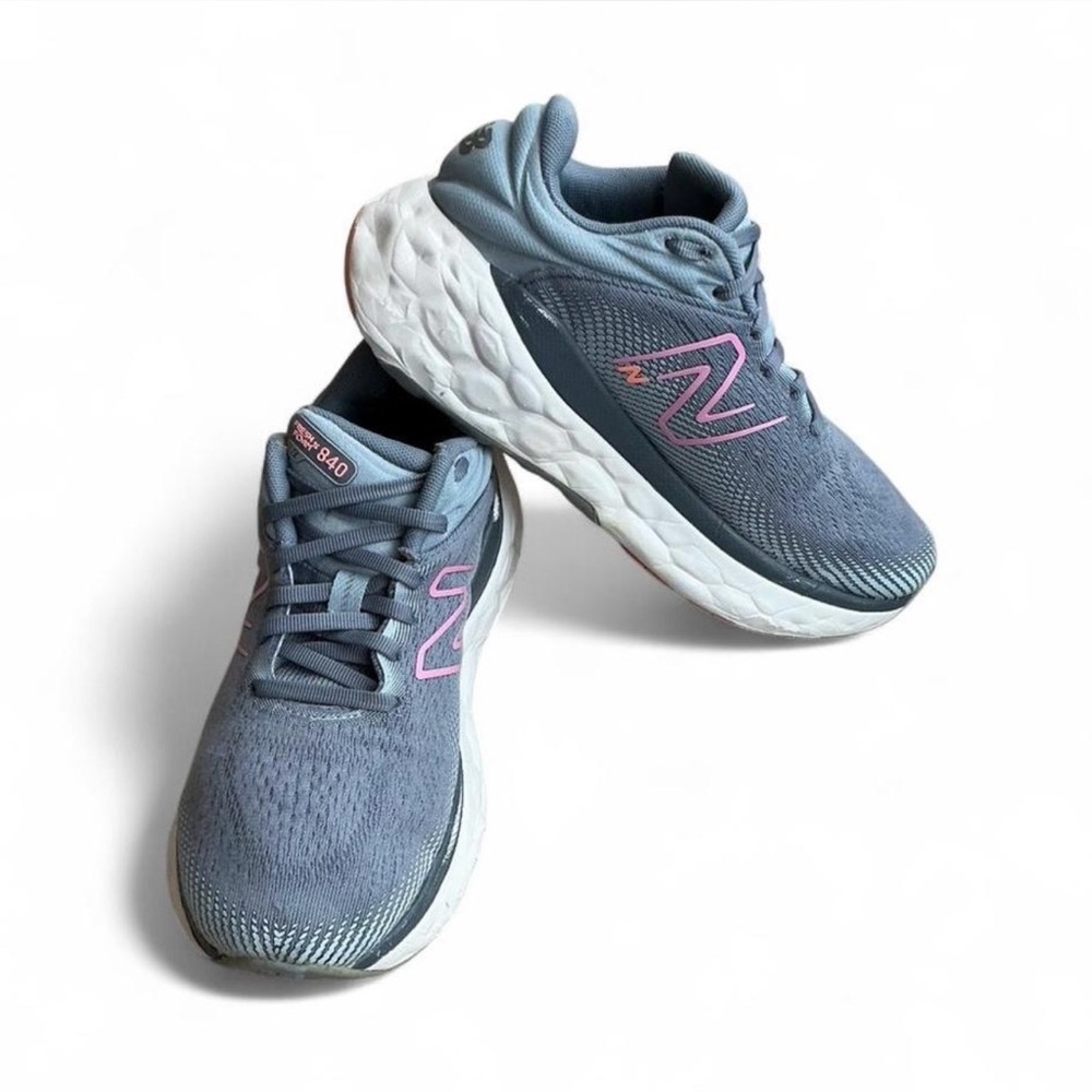 New Balance Women's 840 Lightweight Running Shoe - Blue with Pink Accent
